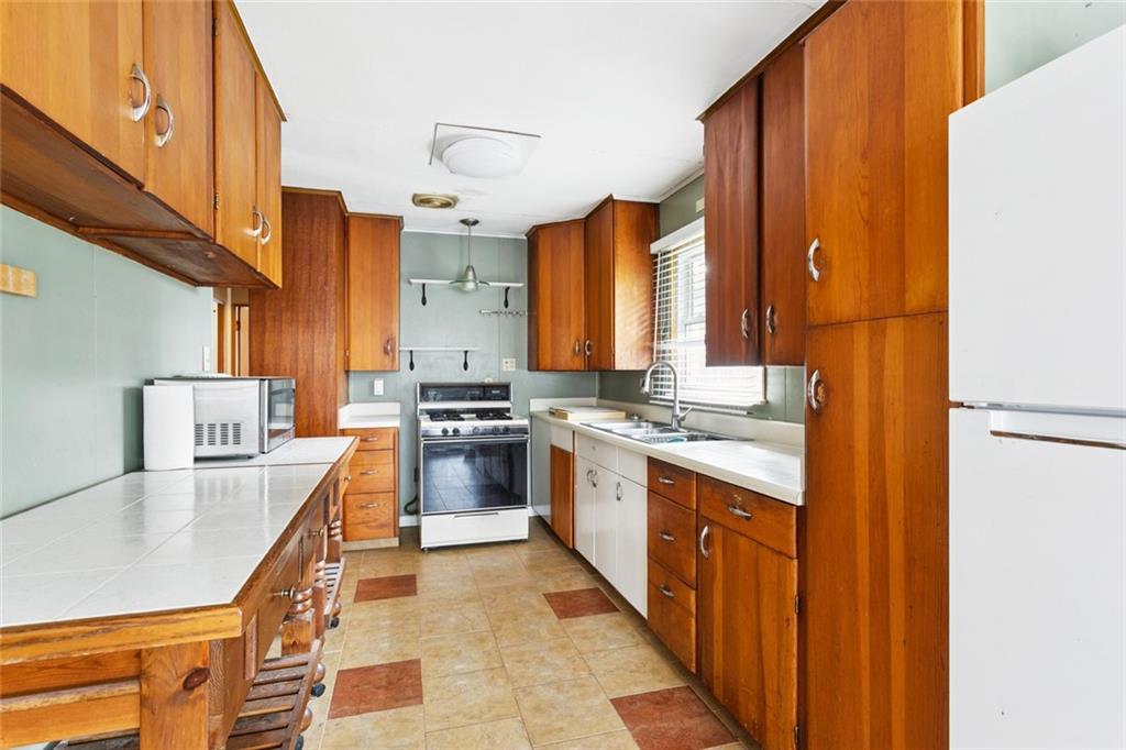 228 DOUGLAS Drive