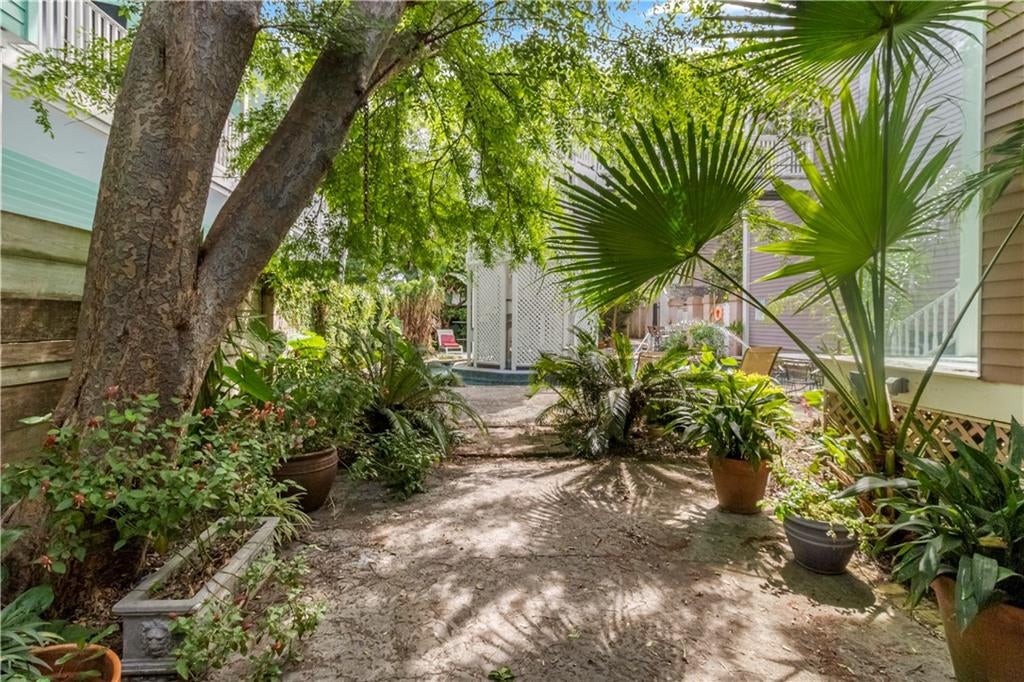 811 MARIGNY Street E