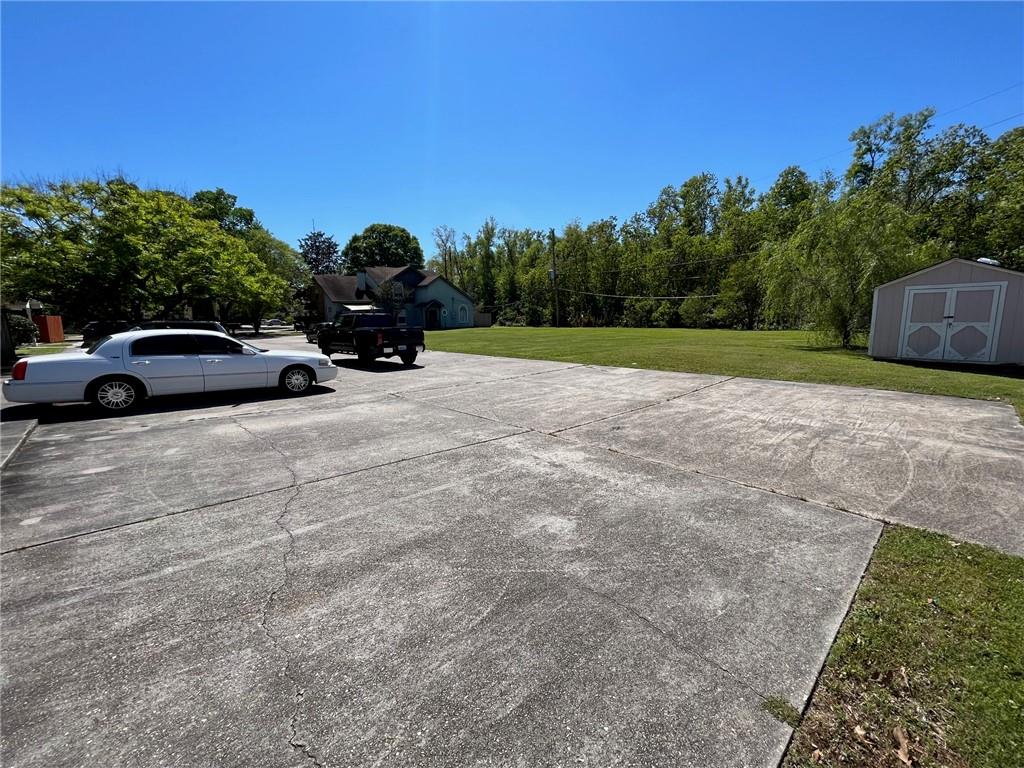 1016 GREENSPOINT Drive 1016