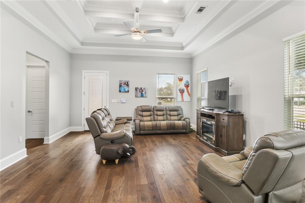 5700 FRANKLIN Avenue