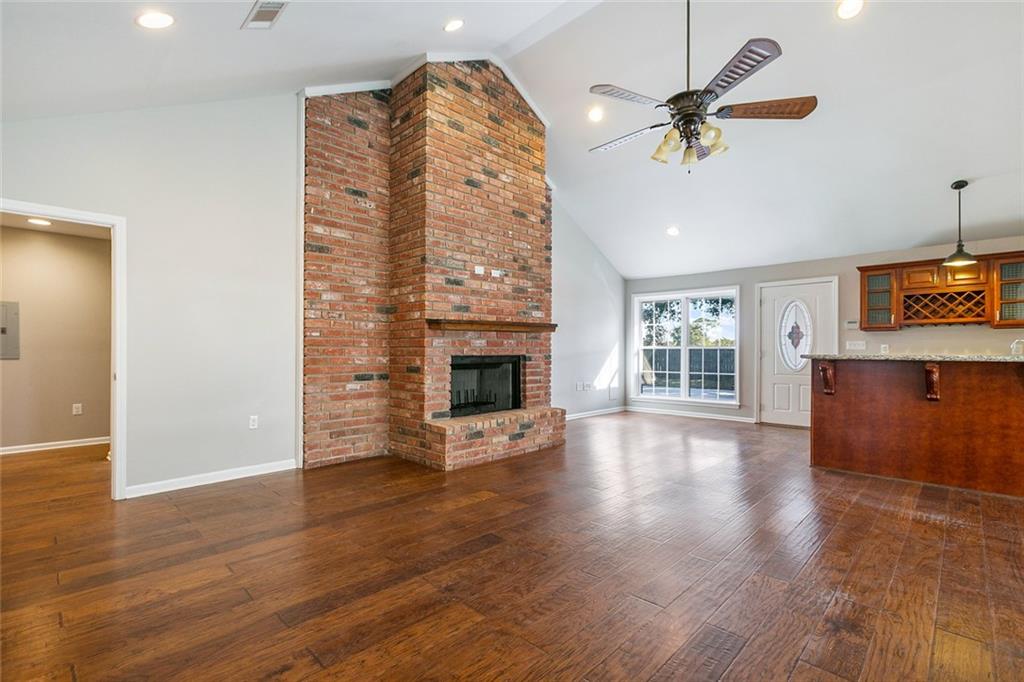 6906 LAKE WILLOW Drive