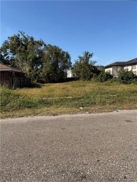 1907 TRICOU Street New Orleans LA 70117