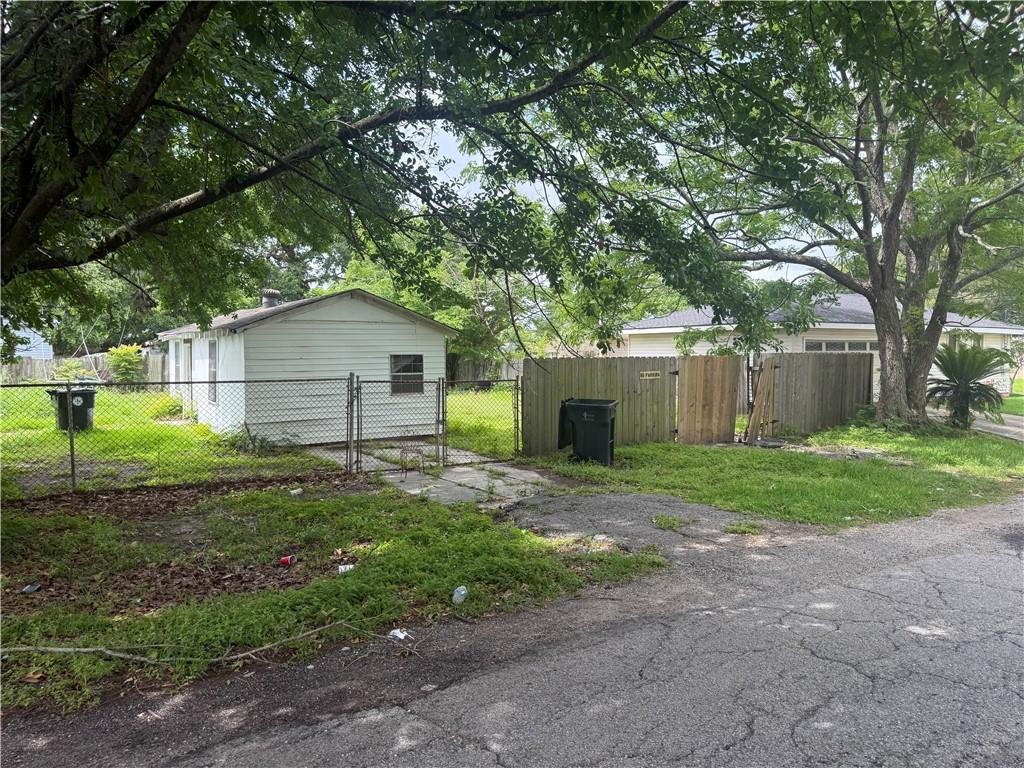 1401 SHIRLEY Drive