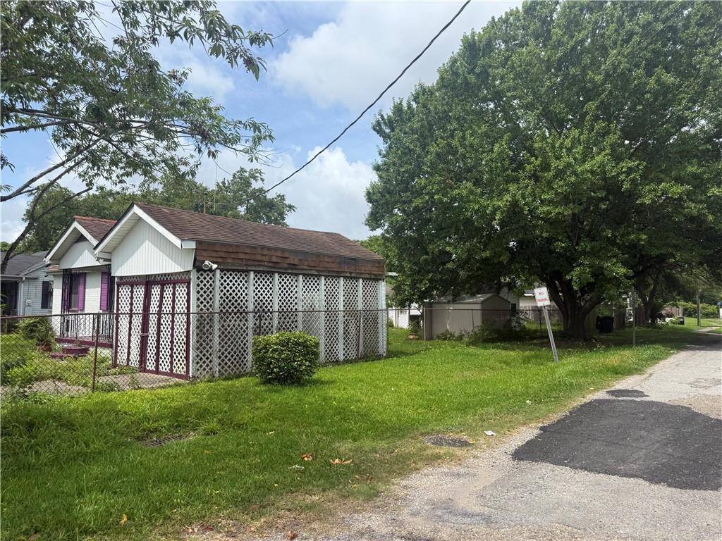 1401 SHIRLEY Drive