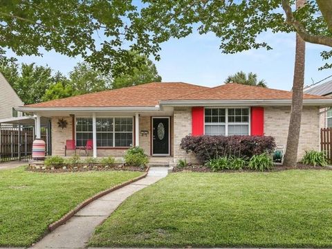 Photo of 5924 ST BERNARD Avenue, New Orleans, LA 70122 (MLS # 2551907)