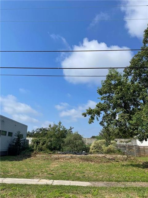 5016 WARRINGTON Drive New Orleans LA 70122