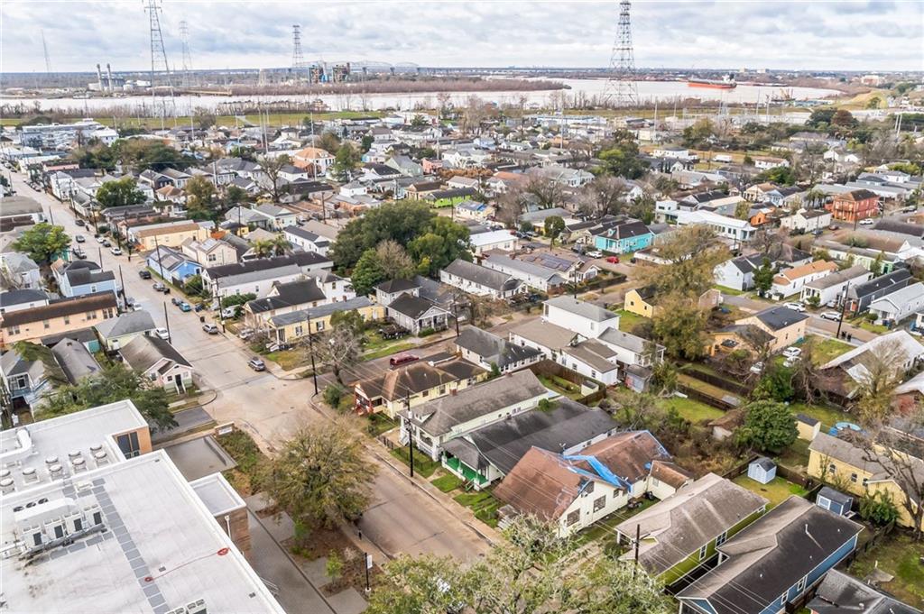 New Orleans, Louisiana 70118, United States, 4 Bedrooms Bedrooms, ,4 BathroomsBathrooms,Residential,Pending,63619