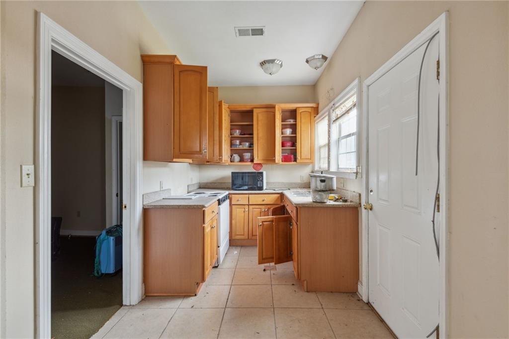 New Orleans, Louisiana 70118, United States, 4 Bedrooms Bedrooms, ,4 BathroomsBathrooms,Residential,Pending,63619