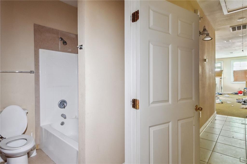 New Orleans, Louisiana 70118, United States, 4 Bedrooms Bedrooms, ,4 BathroomsBathrooms,Residential,Pending,63619
