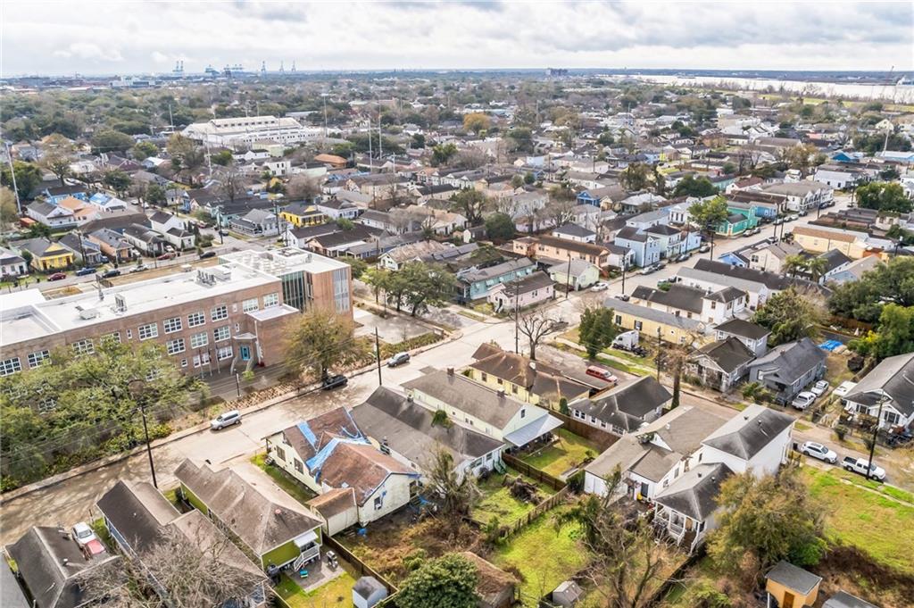 New Orleans, Louisiana 70118, United States, 4 Bedrooms Bedrooms, ,4 BathroomsBathrooms,Residential,Pending,63619