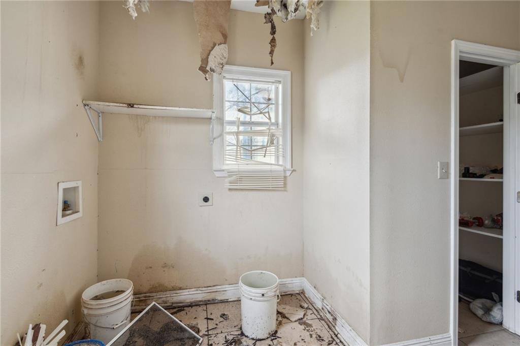 New Orleans, Louisiana 70118, United States, 4 Bedrooms Bedrooms, ,4 BathroomsBathrooms,Residential,Pending,63619