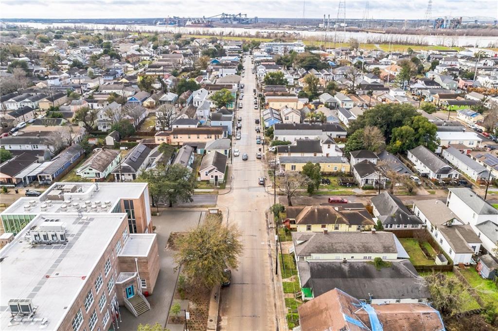 New Orleans, Louisiana 70118, United States, 4 Bedrooms Bedrooms, ,4 BathroomsBathrooms,Residential,Pending,63619