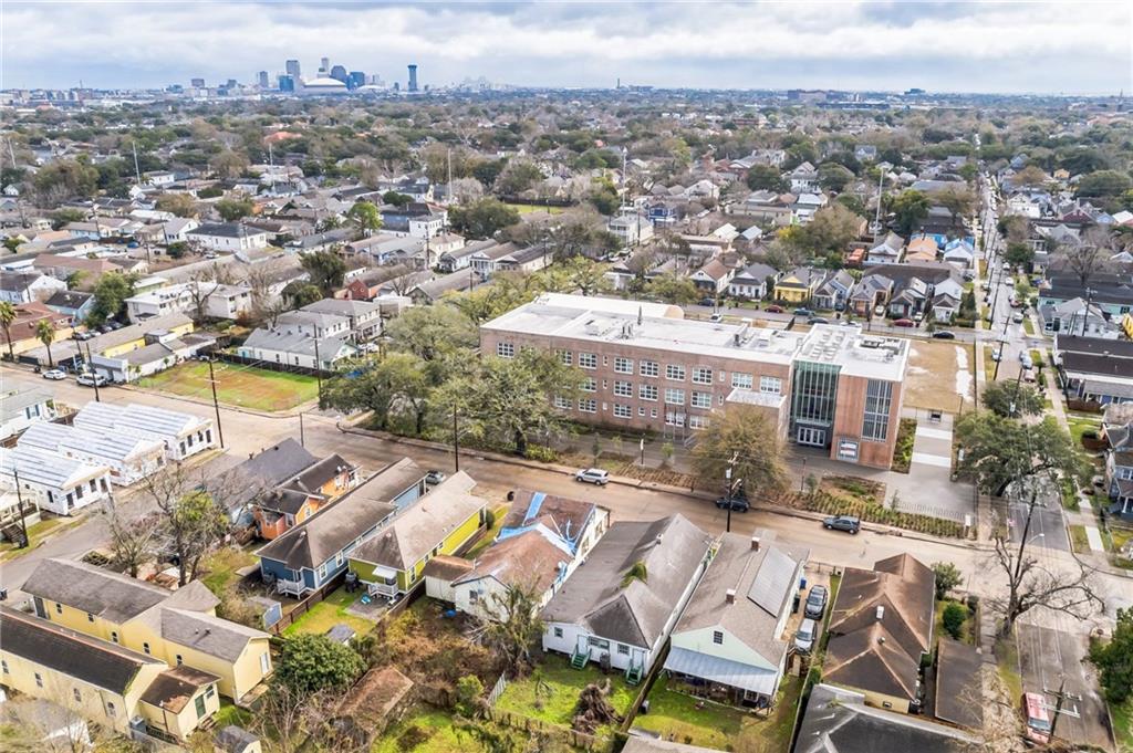 New Orleans, Louisiana 70118, United States, 4 Bedrooms Bedrooms, ,4 BathroomsBathrooms,Residential,Pending,63619