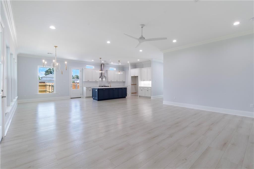 816 COLONY Place