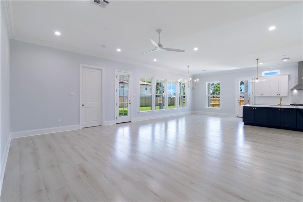 816 COLONY Place