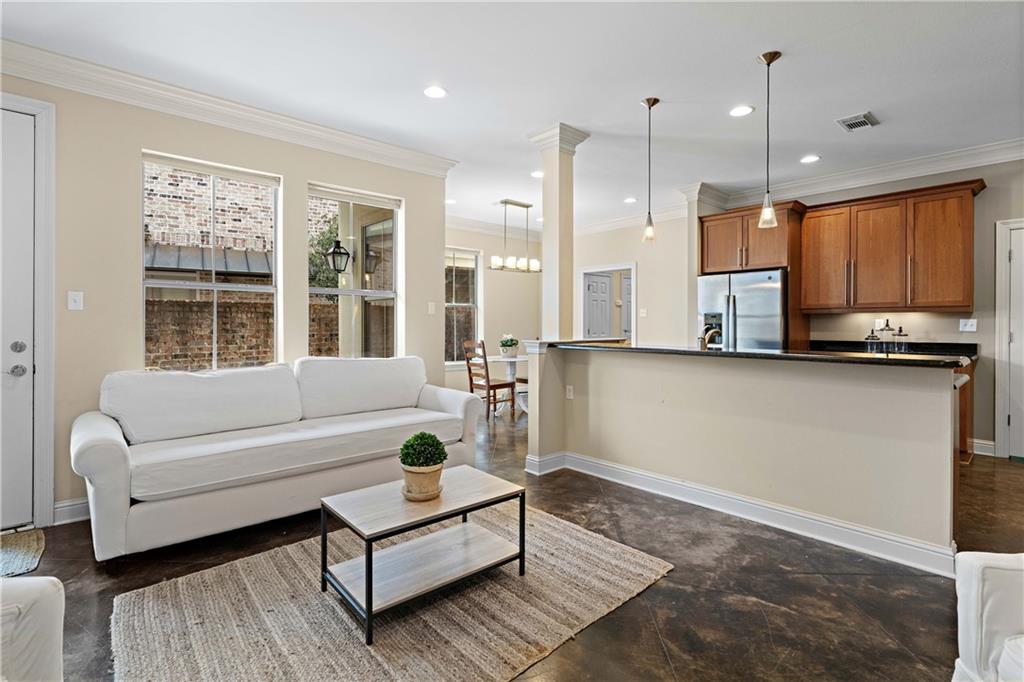 1207 RUE DEGAS