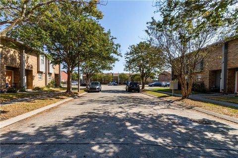 11900-50 LAKELAND Court New Orleans LA 70128