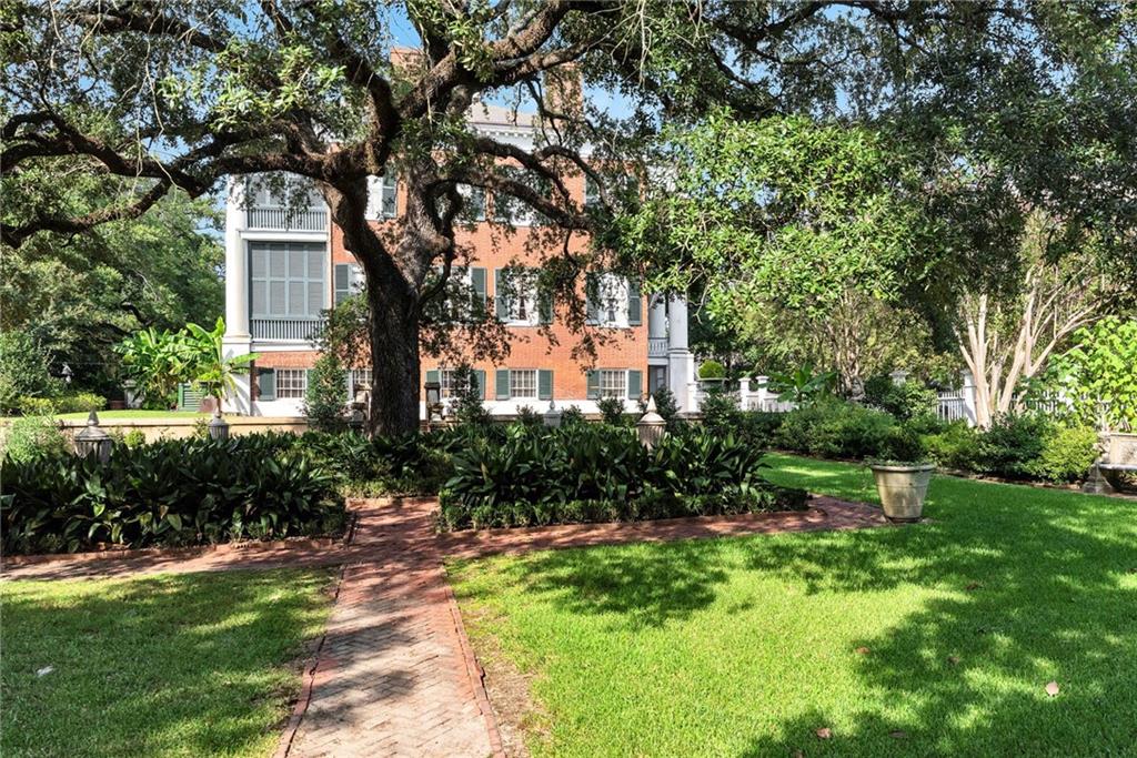 310 NORTH WALL Street