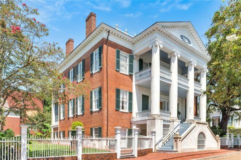 310 NORTH WALL Street Natchez MS 39120