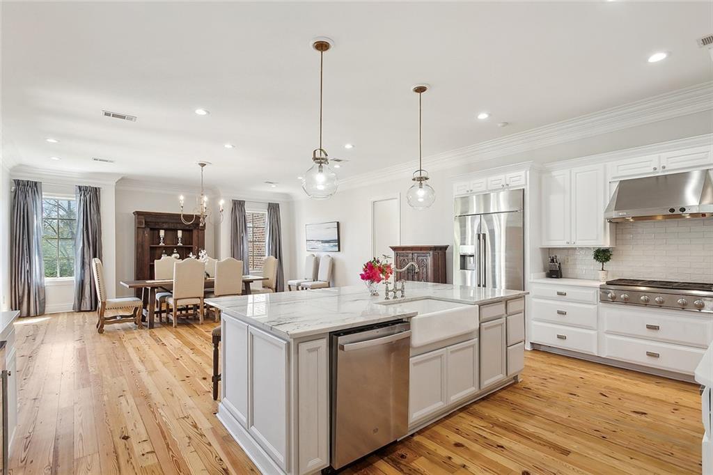 Mandeville, Louisiana 70471, United States, 6 Bedrooms Bedrooms, ,5 BathroomsBathrooms,Residential,Active,220287