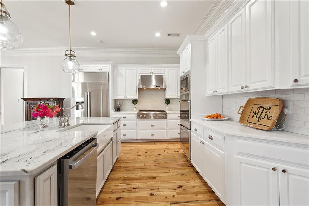 Mandeville, Louisiana 70471, United States, 6 Bedrooms Bedrooms, ,5 BathroomsBathrooms,Residential,Active,220287