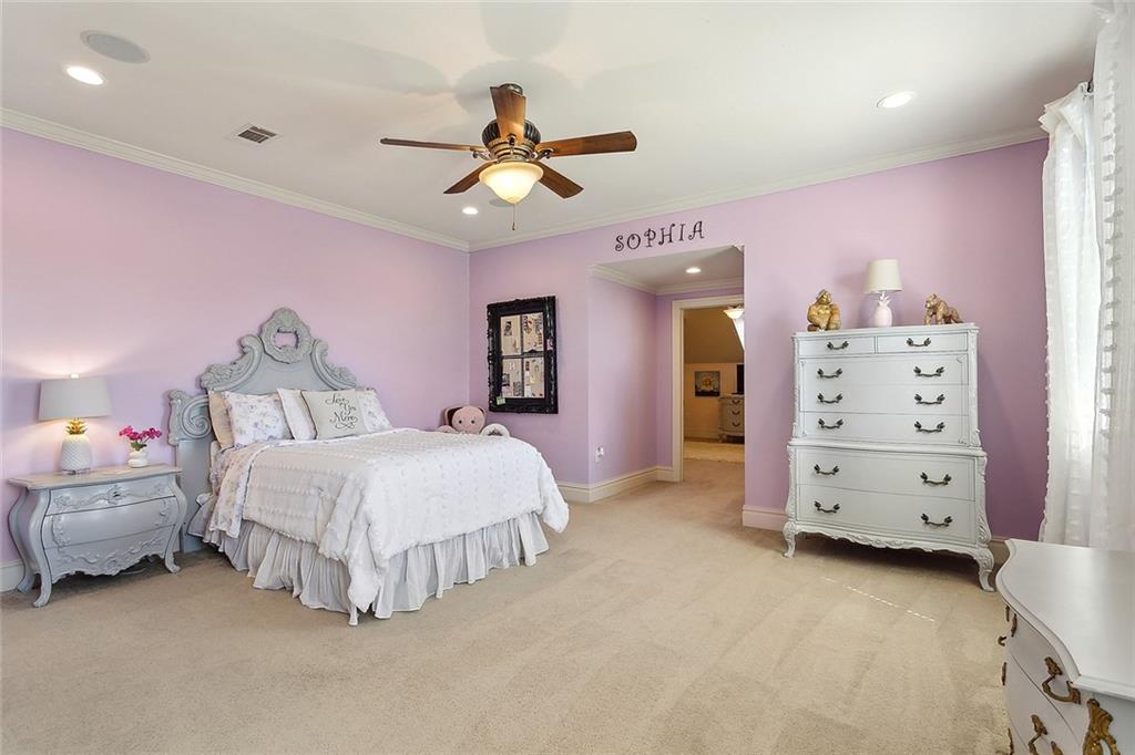 Mandeville, Louisiana 70471, United States, 6 Bedrooms Bedrooms, ,5 BathroomsBathrooms,Residential,Active,220287