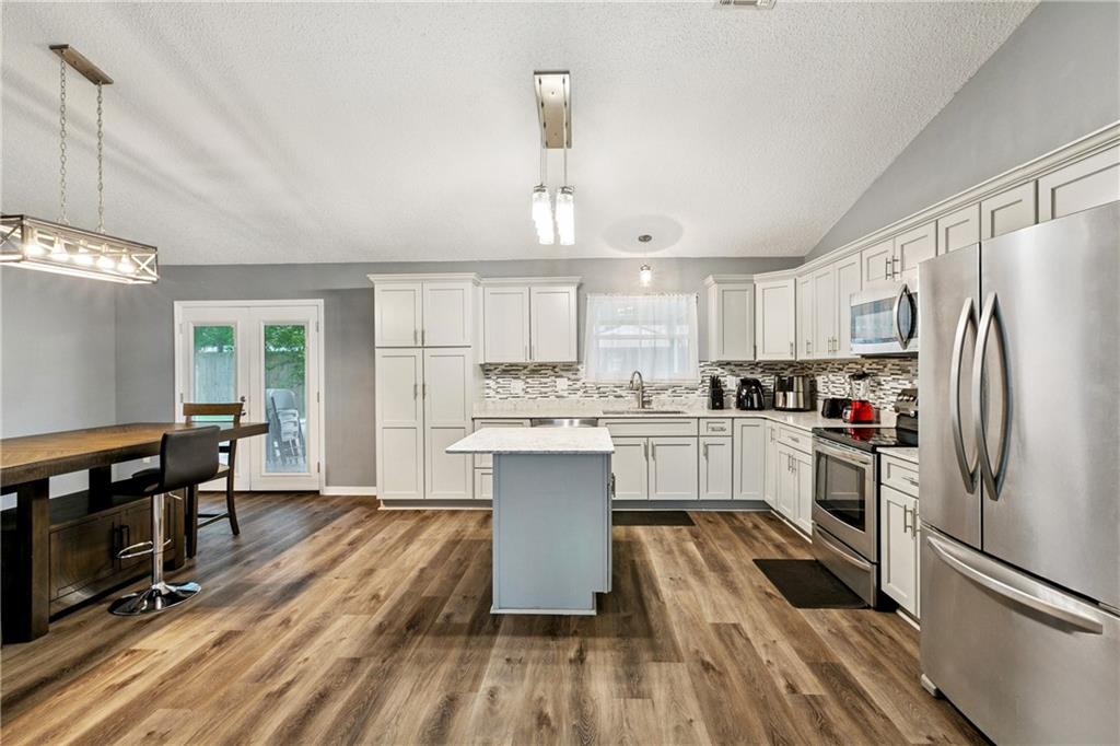 310 OAKLEY Lane