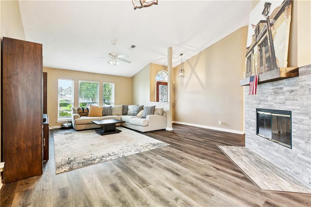310 OAKLEY Lane