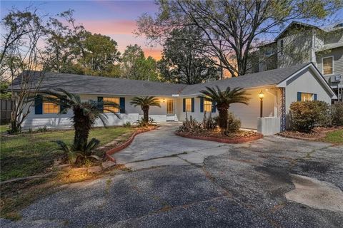 Photo of 334 WEST Street, Mandeville, LA 70448 (MLS # 2547088)