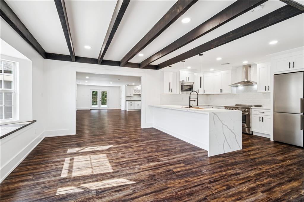 4904 LAKE LOUISE Avenue