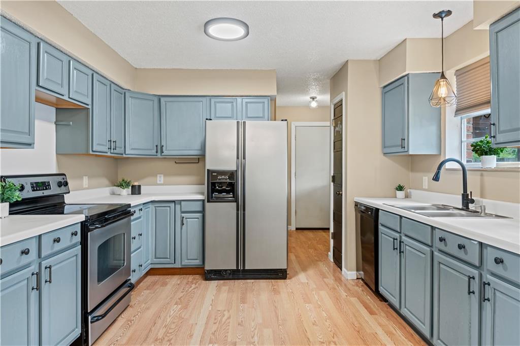203 BROOKHAVEN Court