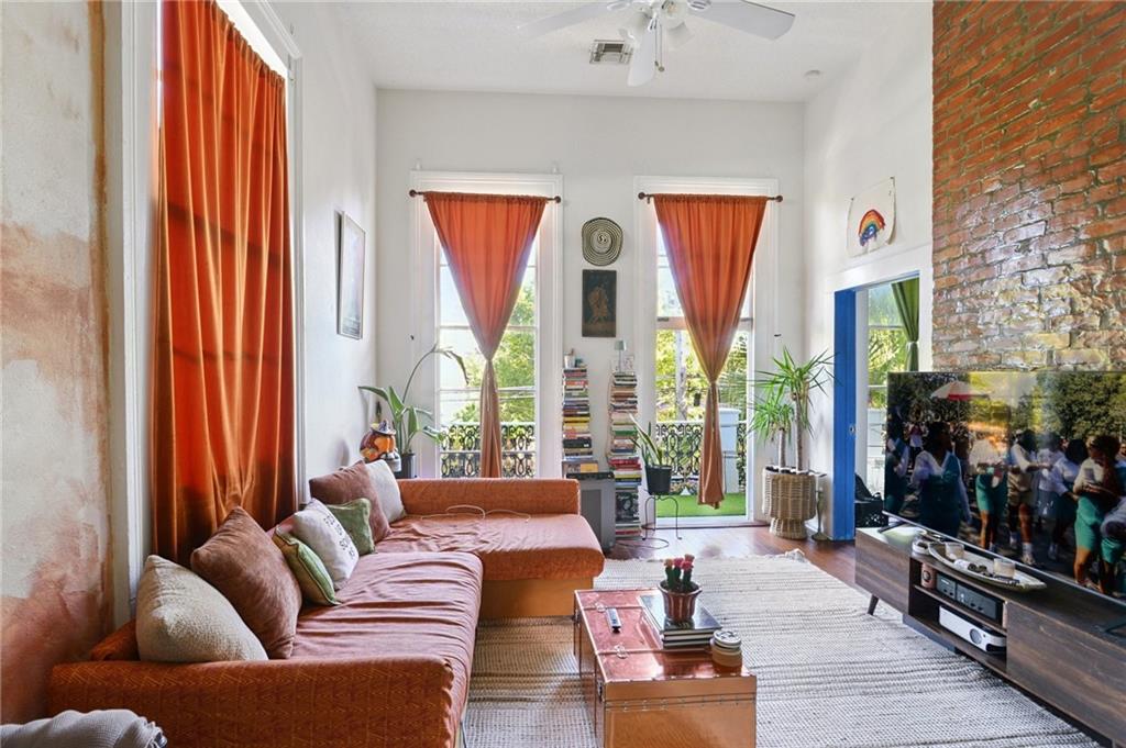 1217 19 MAGAZINE Street