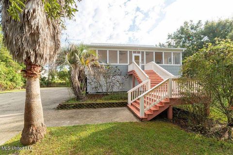 408 WAVELAND Avenue Waveland MS 39576