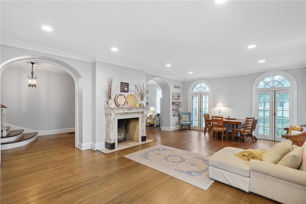 58 FONTAINEBLEAU Drive