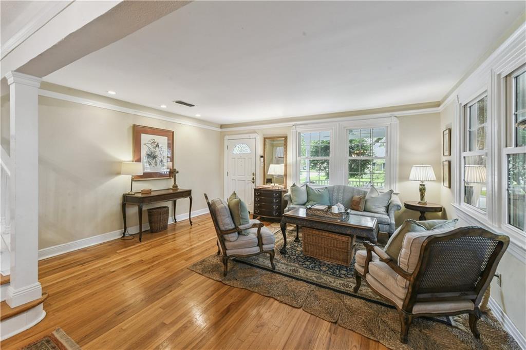 300 W LIVINGSTON Place