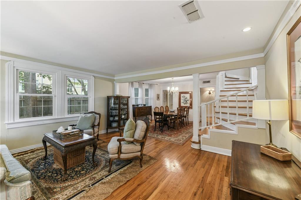 300 W LIVINGSTON Place