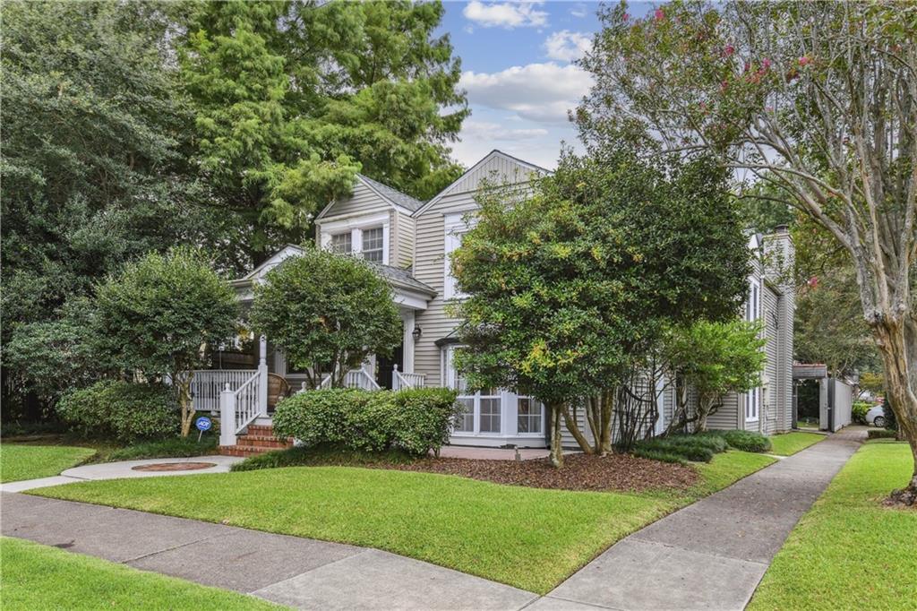 300 W LIVINGSTON Place