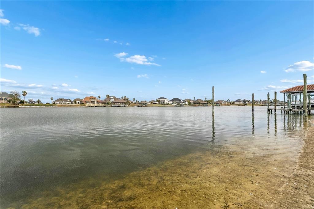 1109 LAKESHORE Boulevard