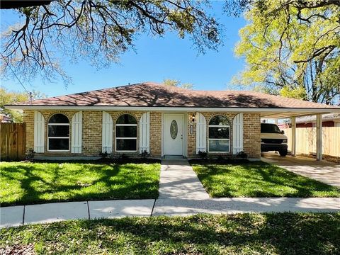 8000 EDGELAKE Court New Orleans LA 70126