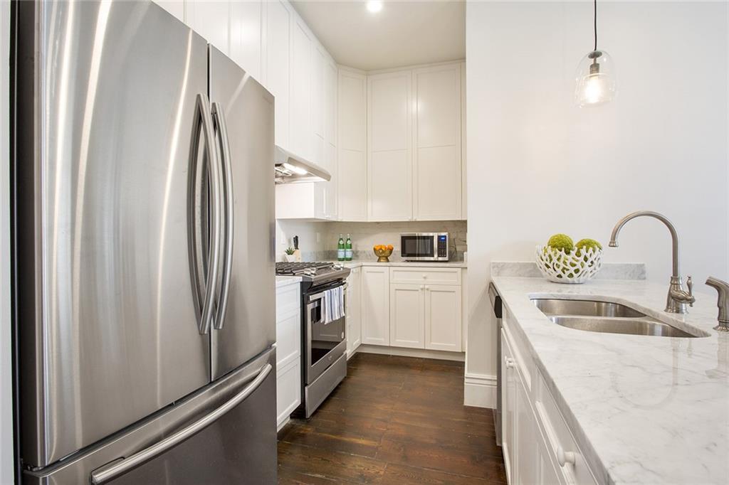 427 GRAVIER Street