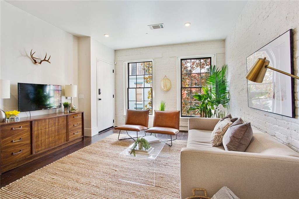 427 GRAVIER Street