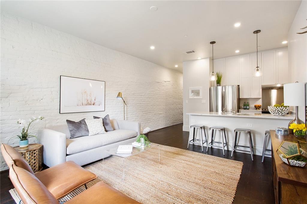 427 GRAVIER Street