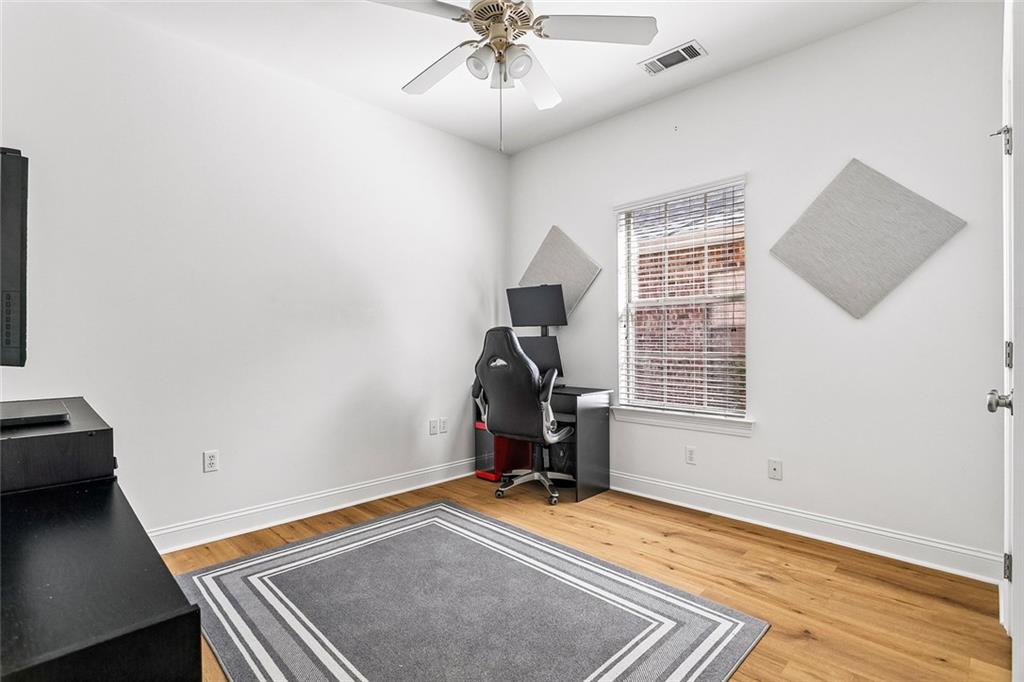 2424 COURS CARSON Street