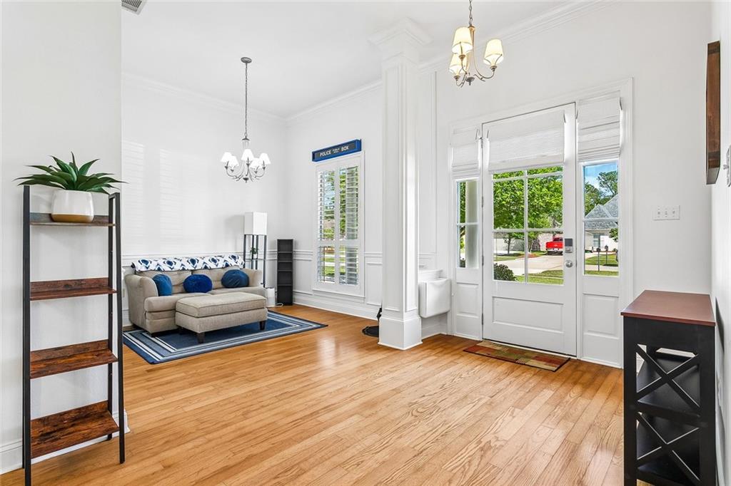 2424 COURS CARSON Street