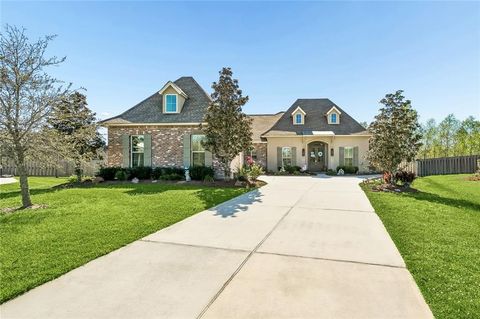 Photo of 809 GREEN LEAF Circle, Madisonville, LA 70447 (MLS # 2547795)