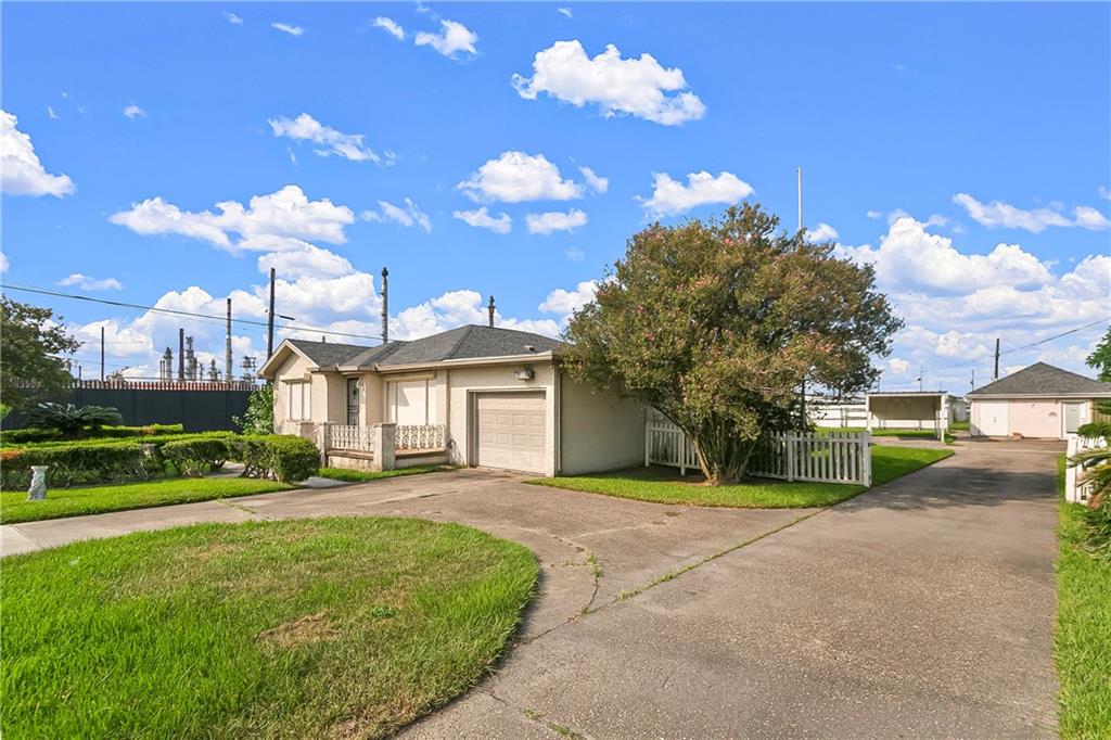 2813 E ST. BERNARD Highway