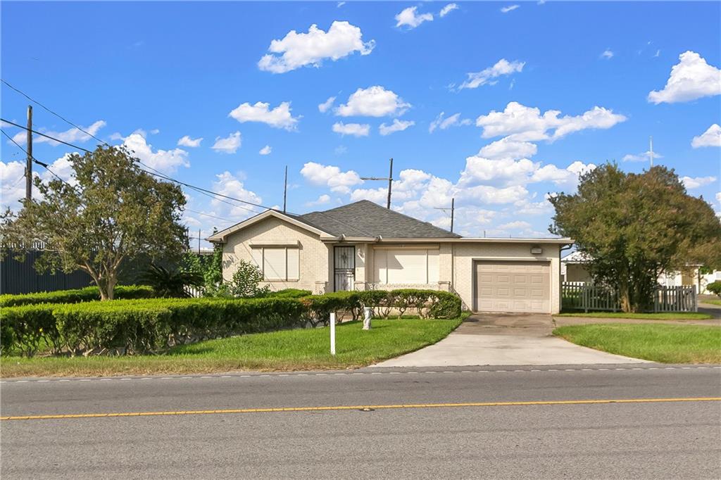 2813 E ST. BERNARD Highway