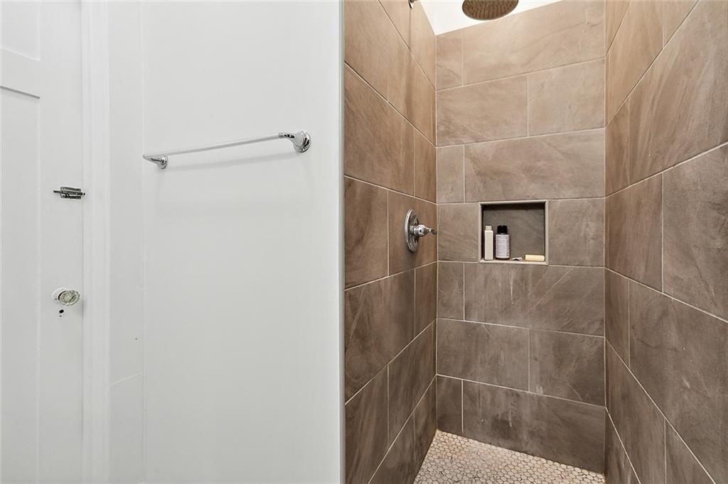 New Orleans, Louisiana 70115, United States, 6 Bedrooms Bedrooms, ,4 BathroomsBathrooms,Residential,Active,51414