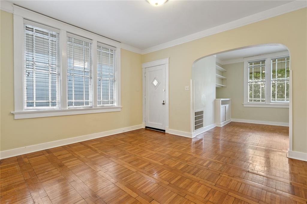 New Orleans, Louisiana 70115, United States, 6 Bedrooms Bedrooms, ,4 BathroomsBathrooms,Residential,Active,51414