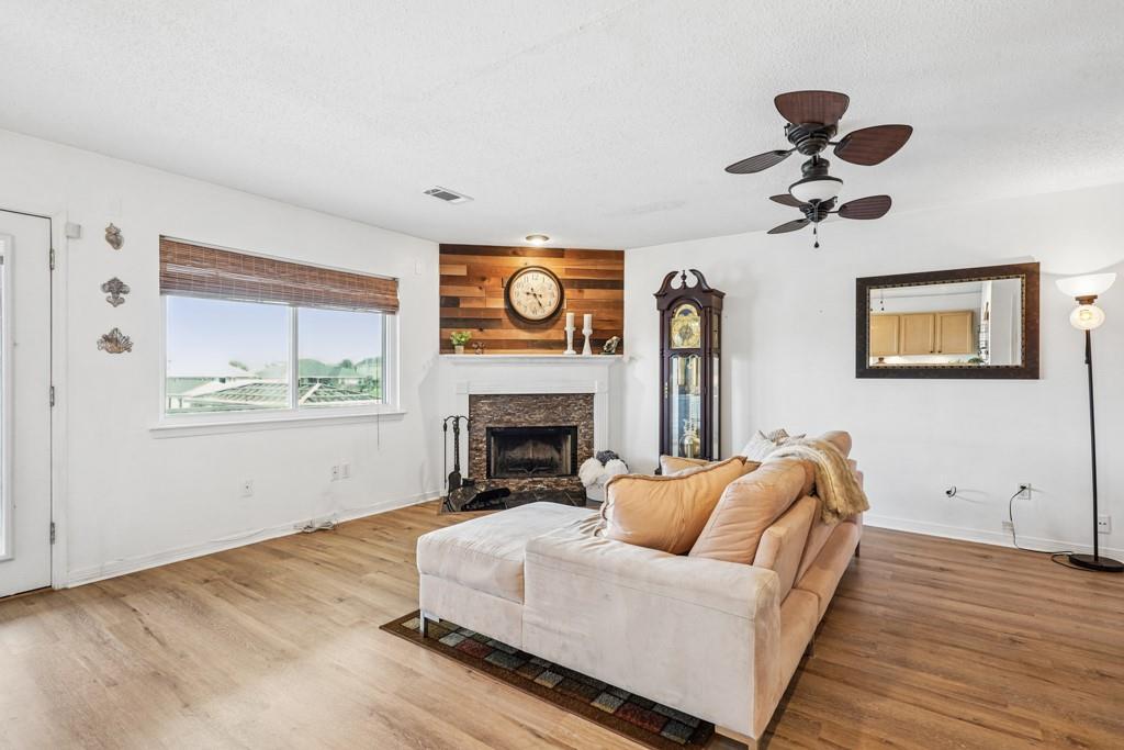 152 LAKEVIEW Drive B